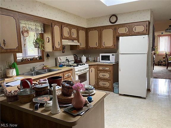 2nd image of 1751 Applewood Dr