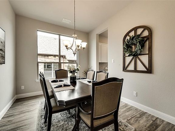 5th image of 1545 Derby Dr