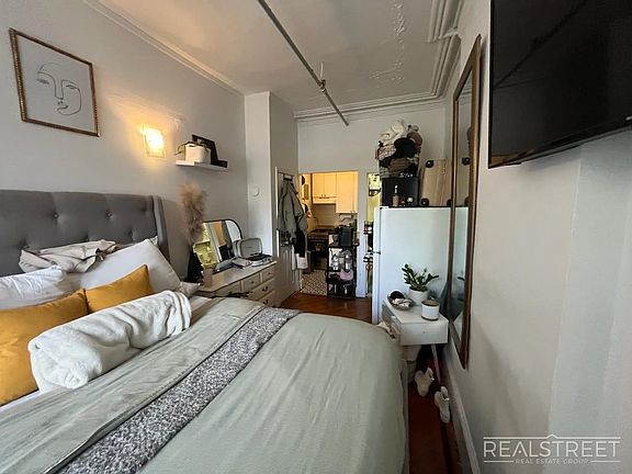 4th image of 109 Joralemon St APT 7