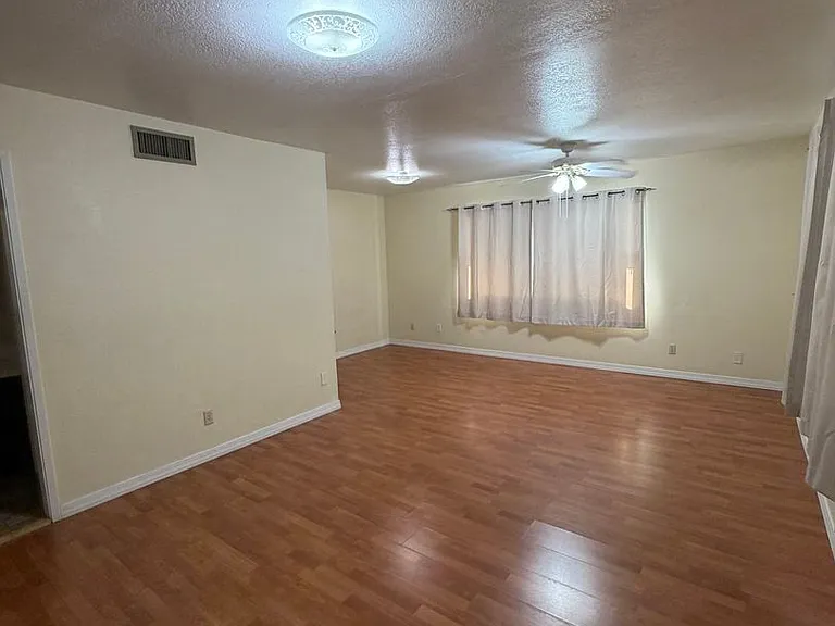1944 Acoma Blvd W — Photo 12