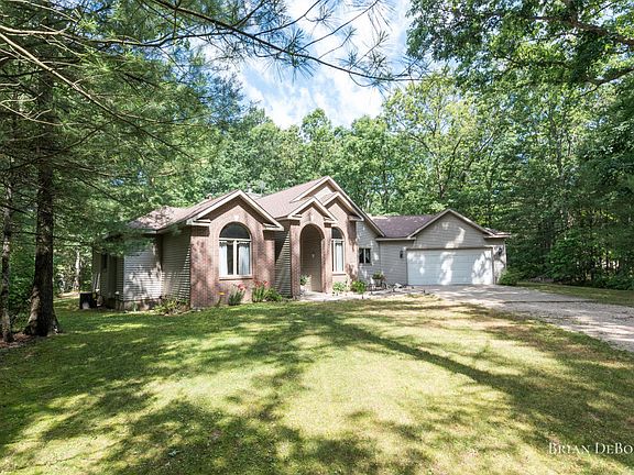 3rd image of 3840 Silver Creek Dr