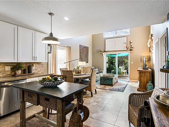 3rd image of 727 Laurel Bay Cir