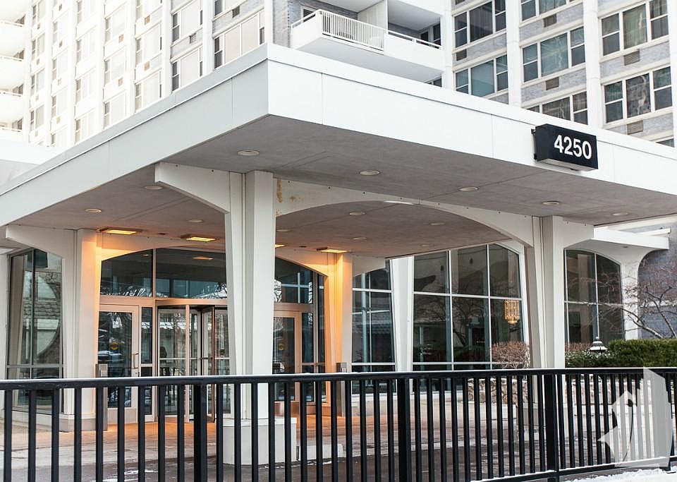 1st image of 4250 N Marine Dr APT 811