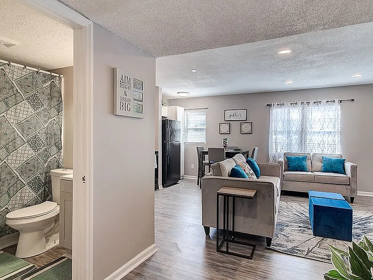 Cambridge Apartments — Photo 19