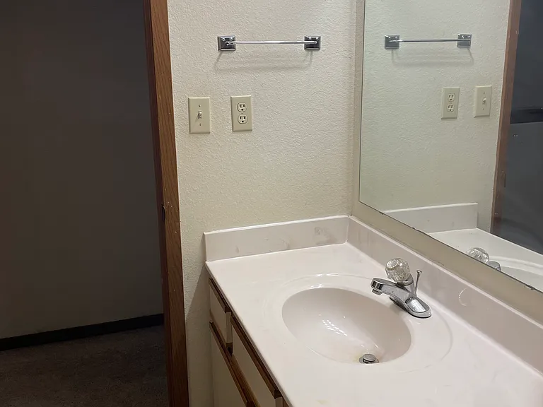 2123 Highridge Dr #C — Photo 8