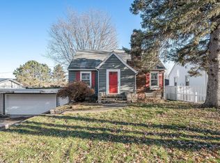 461 Woodruff Ave, Roseville, MN 55113