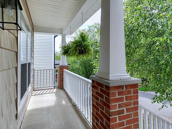 3rd image of 2321 Sapphire Valley Dr