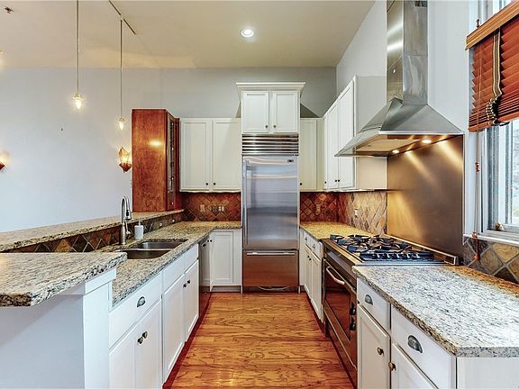 4th image of 1951 W 26th St #T-3