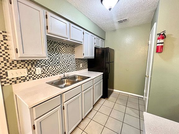 5th image of 3616 Fairmeadows St APT 113