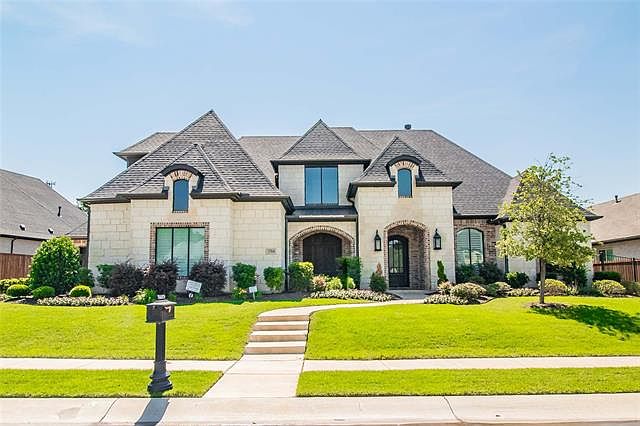 1st image of 2704 Lake Shore Dr