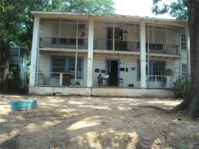 2nd image of 418 Egan St