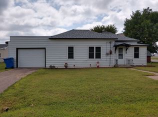 101 E 4th St, Axtell, NE 68924