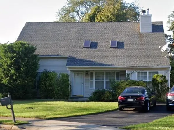 23 Chris Matt Court, Bay Shore, NY 11706