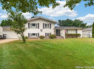 1870 Hendrick Rd, Spring Lake, MI 49441