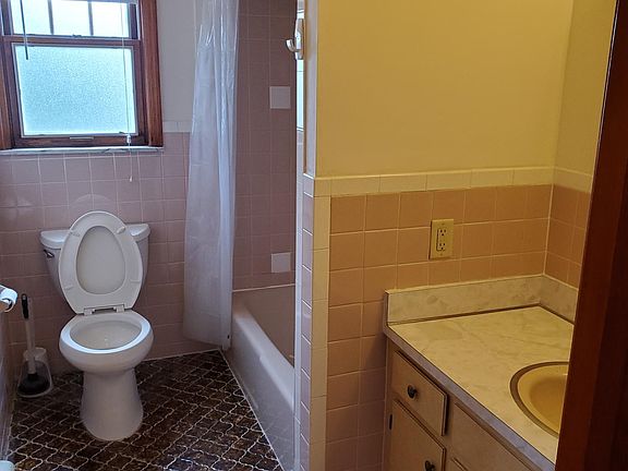 3rd image of 3 Highland Ave #3