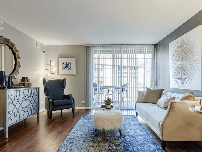 Lakeside Apartments — Photo 7