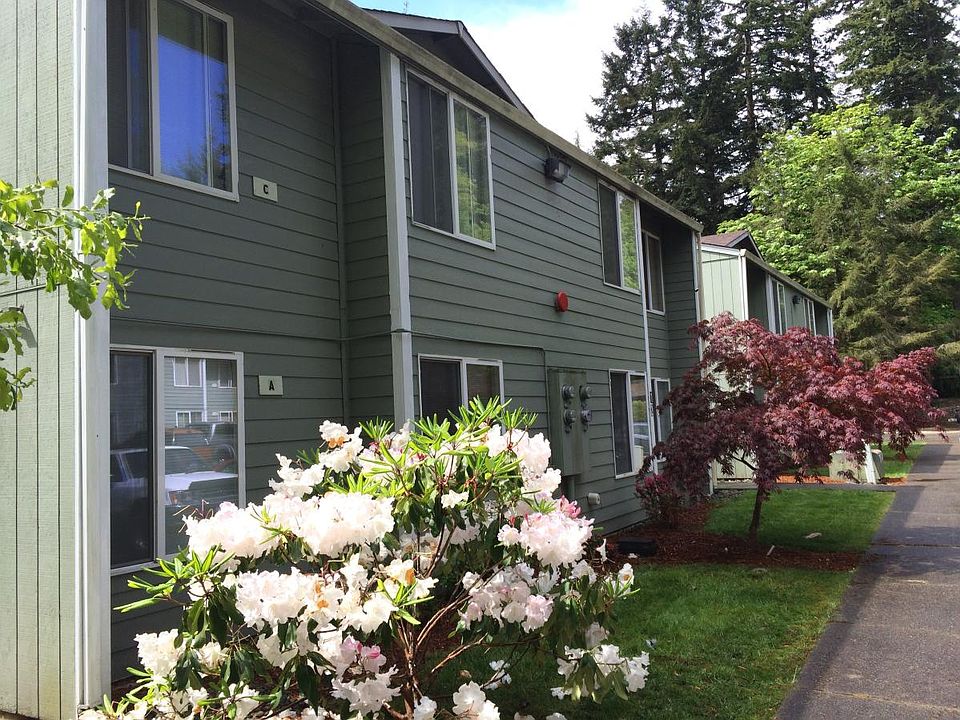 1st image of 2400 20th Ave NW