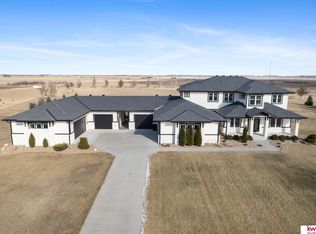 1282 Piedmont Dr, Nickerson, NE 68044