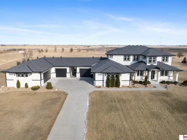 1282 Piedmont Dr, Nickerson, NE 68044