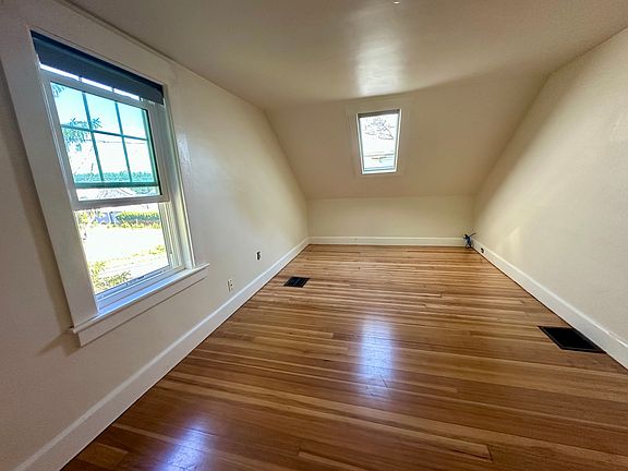3rd image of 415 Meadow St