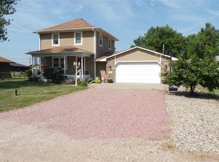 872 E 9th Ave, Columbus, NE 68601