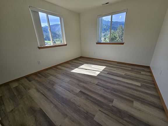 2nd image of 390 Maylea Pl