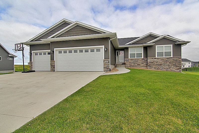 1st image of 4588 Meadow Creek Dr