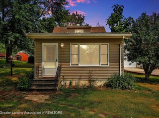 460 1st St, Gregory, MI 48137