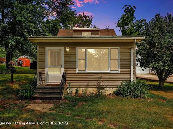 460 1st St, Gregory, MI 48137