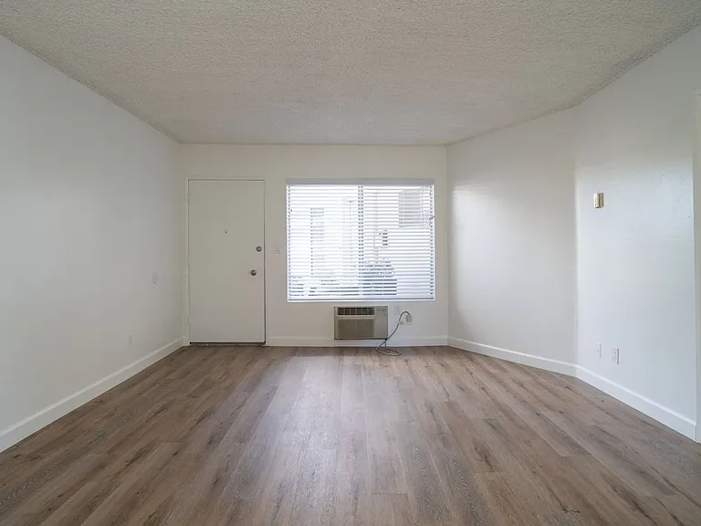 10725 Acama St — Photo 10