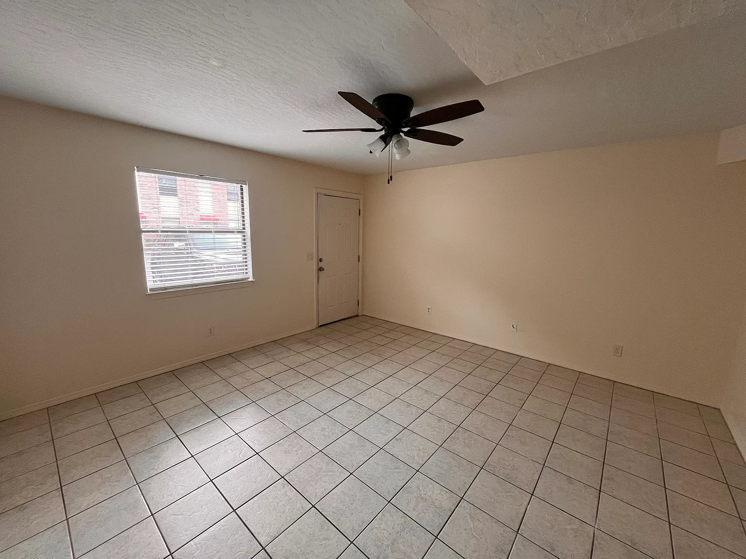 2 bed, 1.5 bath, 1100 sqft, $1,350 — Photo 3