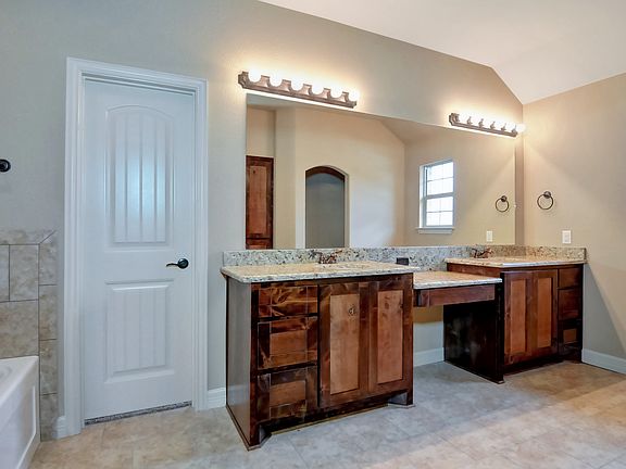 5th image of 4090 Hackberry Cir