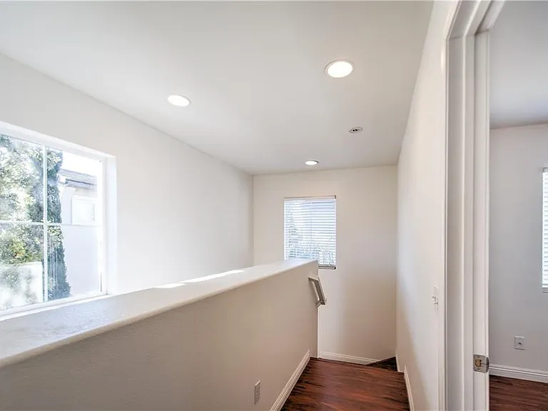 8 Silvermaple — Photo 17