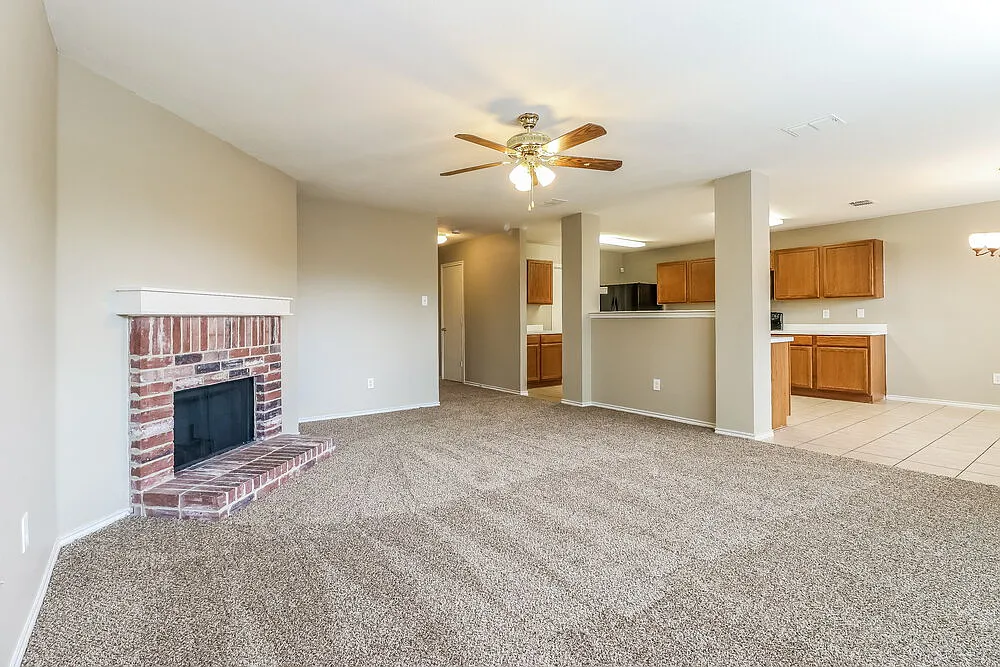 4 bed, 2.0 bath, 2872 sqft, $2,710 — Photo 2
