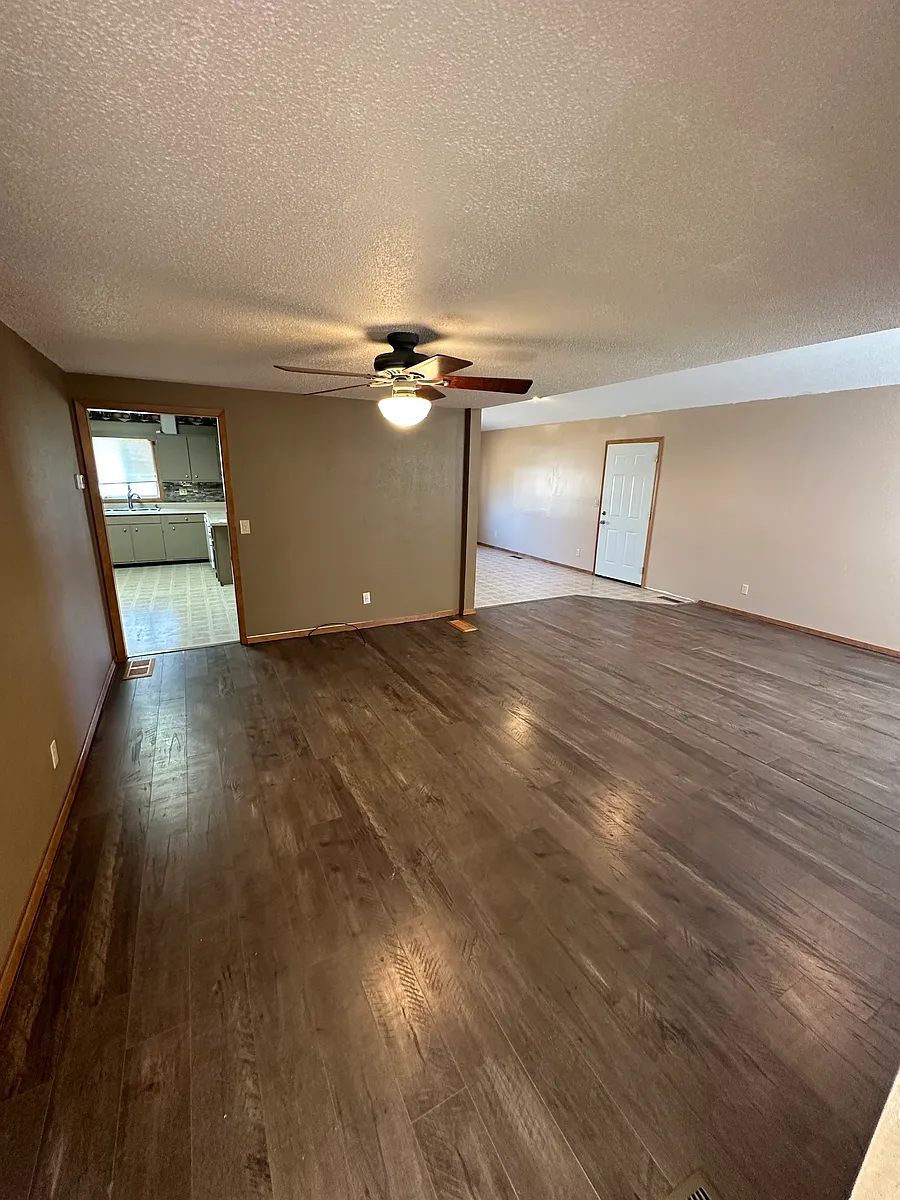 Building Photo - 1010 E 3rd St #1