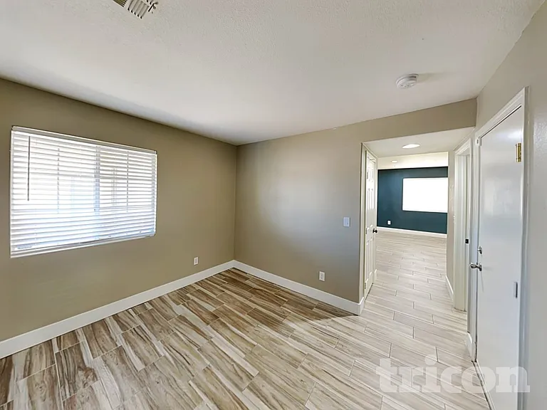 409 W Azure Ave — Photo 12