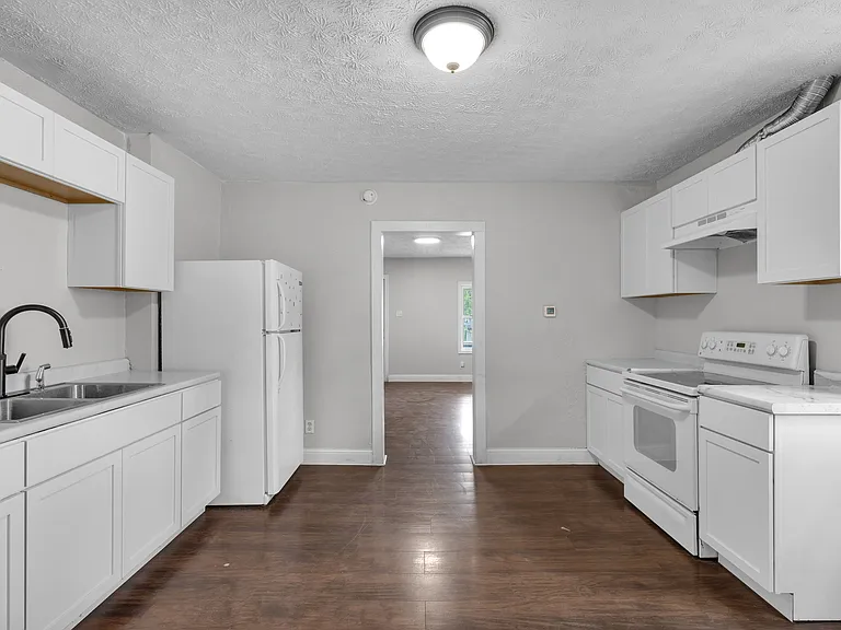 411 N Oakland Ave — Photo 9