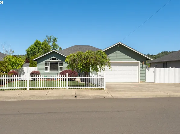 2478 SE Waldon Ave, Roseburg, OR 97470