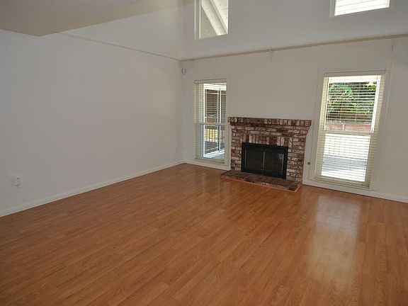 4th image of 2817 Woodmont Cir