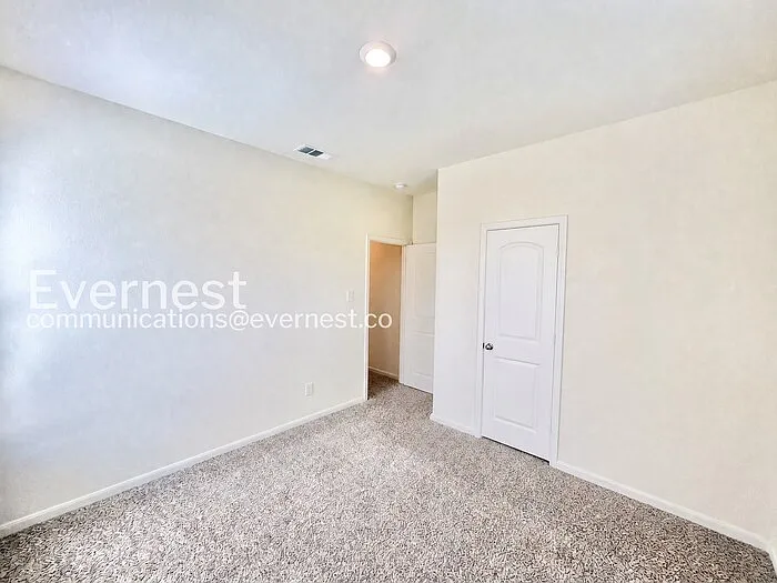 416 Micah Ln — Photo 12