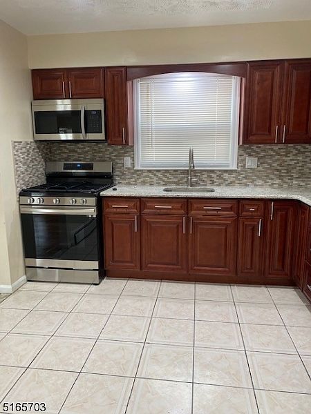 1st image of 1078 Sanford Ave Floor 2
