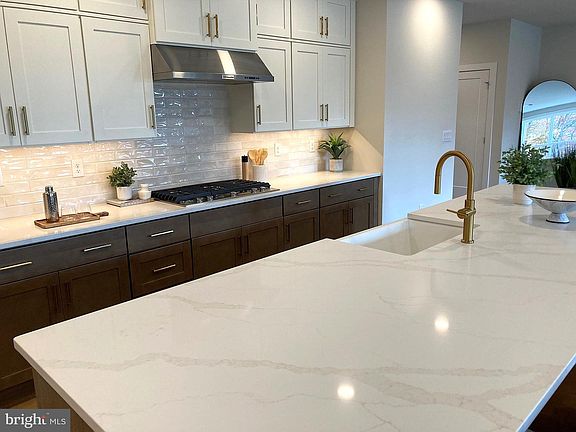 3rd image of 21 Mill Creek Dr #11