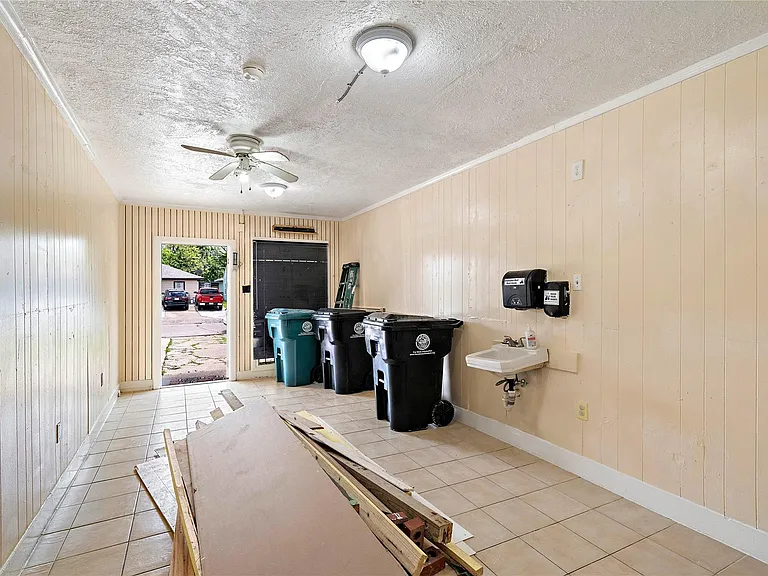 5639 Overdale St — Photo 16