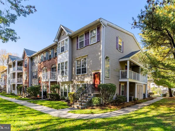 54 Versailles Ct, Hamilton, NJ 08619
