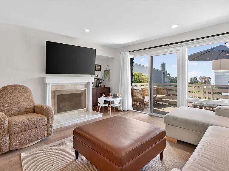 24601 Harbor View Dr #B — Photo 8