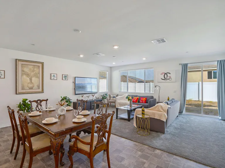 Enjoy a spacious dining area, perfect for gatherings and meals!