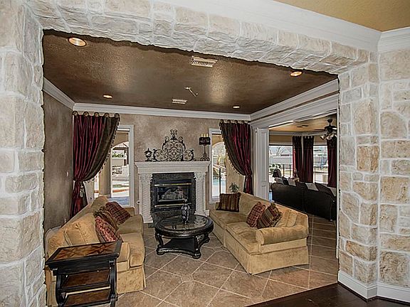 5th image of 2222 E Lawther Dr