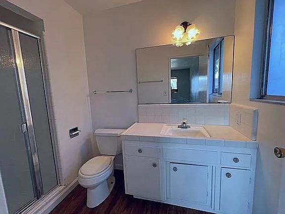 5th image of 3708 Poinsettia Dr