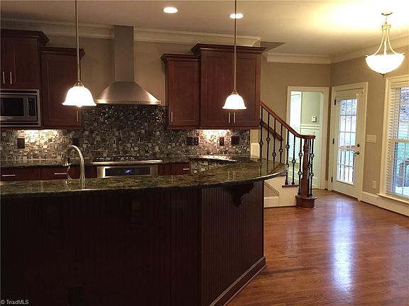 5th image of 248 Windward Dr