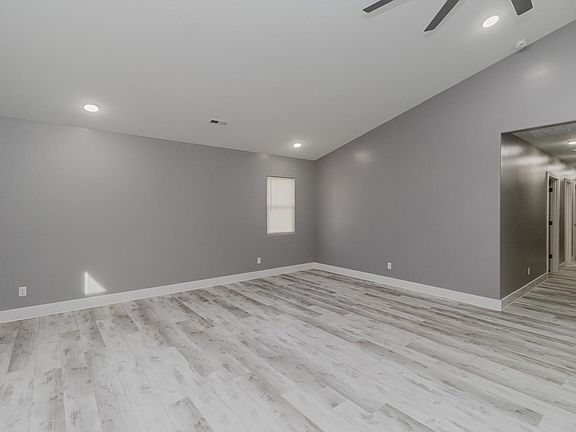 4th image of 417 W Funston St